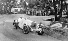 Závodní legenda za volantem závodní legendy aneb: Rudolf Caracciola za volantem Mercedes-Benz SSK v závodě do vrchu Schwabenberg 21. 9. 1930.