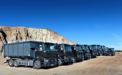 V lomu v Granollers, severovýchodně od Barcelony, čekala celá plejáda stavebních vozidel Renault Trucks.