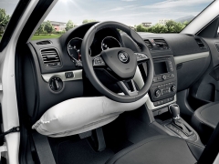 Nechybí kolenní airbag pro řidiče