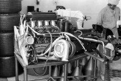 Pro snížení aerodynamického odporu vznikl čtyřválec BMW M12/13 Turbo také v téměř ležatém uspořádání pro podvozky Brabham BT55 (1986)