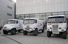 Trojice speciálů Tatra ostravského týmu Bonver Dakar Project; velkou novinkou je kapotový Jamal pro Artura Ardavičuse