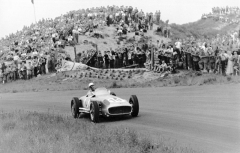 V týmu Mercedes-Benz F1 (na okruhu Velké ceny Nizozemska 1955 v Zandvoortu)