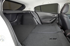 Sklopením zadních opěradel lze zvětšit zavazadlový prostor až na 1263 litrů (u hatchbacku)