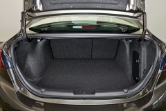 Sedan má zavazadlový prostor o objemu 419 litrů