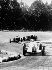 Velká cena Itálie – Monza – 9. 9. 1934. Caracciola za volantem W 25 startovní číslo 2.