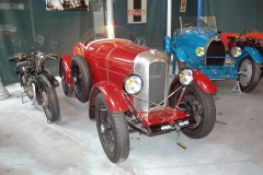 Francouzská pýcha dávných let, vlevo Amilcar CGS Sport Bordino (1926) a vpravo Bugatti 43 Grand Sport (1929)