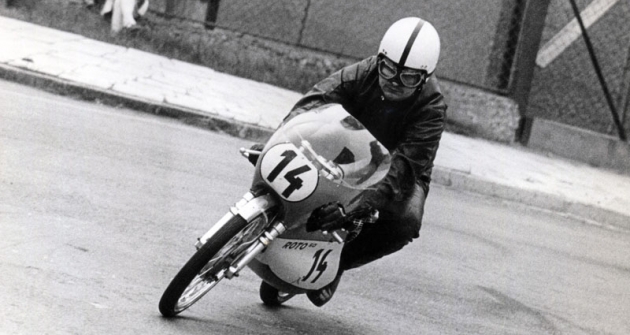 Otto Rind na trati s motocyklem Roto 50 druhé generace