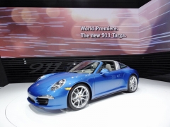 Porsche 911 Targa s elektrickým otevíráním střešního panelu
