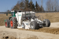 Práce s různými stavebními zařízeními je traktorům Fendt vlastní.