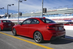 BMW M235i připravené k testu na Las Vegas Motor Speedway