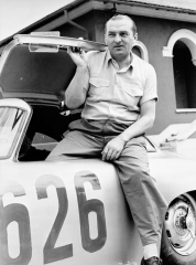 Mille Miglia 1952 – Hermann Lang se svým sportovním nářadím – 300 SL.