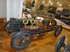 Legendární Ford 999 Racer, s nímž Henry Ford dosáhl rekordu 147 km/h na zamrzlém jezeře St. Clair v roce 1904