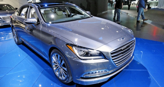 Hyundai Genesis při premiéře na autosalonu v Detroitu 2014