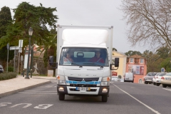 První opravdu sériově vyráběný nákladní vůz s hybridním pohonem Fuso Canter Eco Hybrid sice přináší provozní úspory, ale při jeho pořízení je třeba vytáhnout ze šrajtofle o 8500 € více než u nákupu Canteru s konvenčním pohonem.