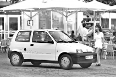 Sériový Fiat Cinquecento Elettra (1993) se zádí zaplněnou akumulátory