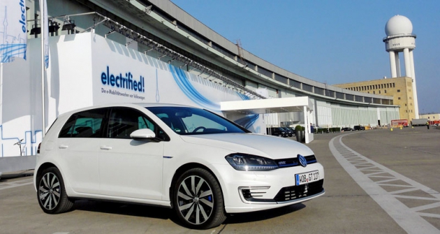 Volkswagen Golf GTE je sportovně laděný Plug-In Hybrid... 