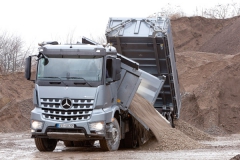 Mercedes- -Benz Arocs je nejmoder- nější nabídkou automobilky ze Stuttgartu směrem ke stavebnímu průmyslu.