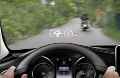 Barevný Head Up Display je ve třídě C novinkou