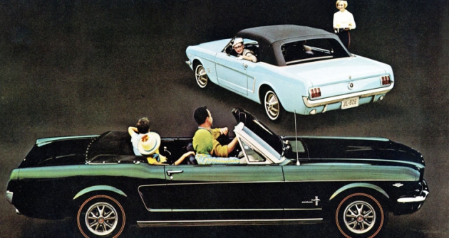Ford Mustang první generace jako kabriolet s ručním, anebo mechanizovaným otevíráním plátěné střechy  