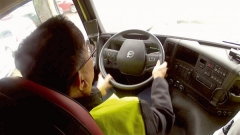 Volvo Dynamic Steering výrazne uľahčuje riadenie nákladného vozidľa a pritom výrazne podporuje bezpečnosť prevádzky.