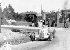 Pro sezonu 1950 se stal Fagioli součástí skvělého FA - týmu Alfa Romeo (FAgioli, FArina, FAngio). S vozy Alfa Romeo 158 Alfetta byli k nepřekonání.