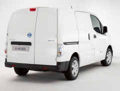 Dodávka ťaží z vlastností a prepravných schopností pôvodného Nissanu NV200 so spaľovacím motorom.