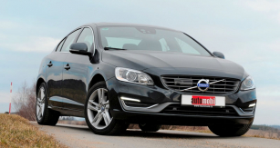 Volvo S60 se po modernizaci dodává s novými pohonnými jednotkami 