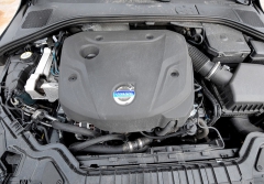 Vznětový motor D4 řady Drive-E dává výkon 133 kW (181 k)