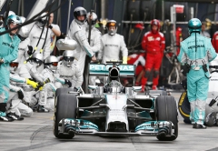 Nico Rosberg na výjezdu z boxů v Melbourne