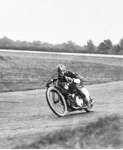 První palmu vítězství získal Achille Varzi na motocyklu Garelli 350 v roce 1922 na okruhu Tigulio.