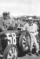 Celou řadu skvělých výsledků dosáhl Varzi na vozech Bugatti T35 a T51 – na fotografii z roku 1931.