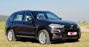 BMW X5 xDrive 30d  jsme vyzkoušeli také v lehčím terénu