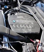 Přeplňovaný šestiválec pro xDrive 30d dává výkon 190 kW (258 k)