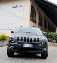 Vrcholné provedení Cherokee nese označení Trailhawk a má speciální úpravy pro těžší terén