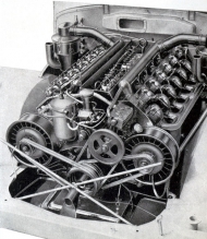 Dvanáctiválec Tatra 111 A modulární konstrukce; s osmiválcem T 108 má shodné vrtání 110 mm a zdvih 130 mm (objem válců 14 825 proti 9883 cm3)