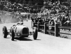 V týmu Auto-Union AG se Hans Stuck stal opravdovým národním hrdinou. Na vrcholu slávy byl v letech 1934 a 1935.