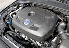 Zážehový motor T5 řady Drive-E dává výkon 180 kW (245 k)