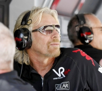 Sir Richard Branson stál u zrodu týmu pod hlavičkou Virgin Racing (2010)