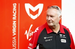 Šéf týmu John Booth sám závodil a jeho Manor Motorsport byl velmi úspěšný v nižších formulích