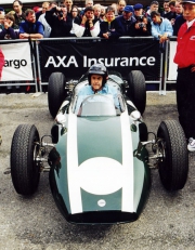 Na Festivalu rychlosti 2000 s vozem Cooper T53 Climax F1 (1960)