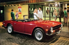 Triumph TR6 PI, šestiválcová verze se vstřikováním paliva Lucas (1969)