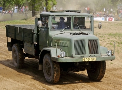 Tatra 128 při předvádění ve Vojenském muzeu v Lešanech v roce 2012