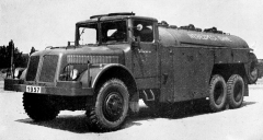 Tatra 111 byla výchozím typem pro konstrukci menší T 128 (na snímcích T 111 NR s navijákem a užitečnou hmotností 10,3 t; cisterna T 111 C pro přepravu 7000 litrů paliva)