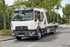 Renault D se čtyřdveřovou až osmimístnou budkou Crew Cab a odtahovou nástavbou zvládne odvoz i dodávky s celkovou hmotností 3500 kg