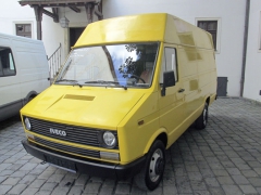 V Brně si mohli návštěvníci prohlédnout i první typ vozu Iveco Daily – tento je z roku 1986, byl vyráběn od roku 1978 do 1989 a poháněl ho motor o výkonu 75 koní