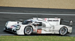 Porsche 919 Hybrid (Webber/Bernhard/Hartley) dokonce krátce vedl