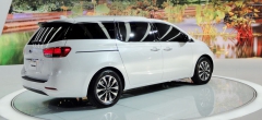Kia Sedona třetí generace při debutu na New York Auto Show 2014