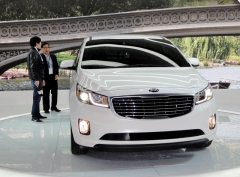 Kia Sedona třetí generace při debutu na New York Auto Show 2014