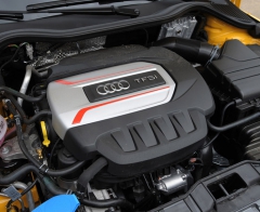 Přeplňovaný motor 2.0 TFSI dosahuje výkonu 170 kW (231 k)