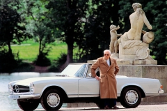 Dr. Béla Barényi, průkopník automobilové bezpečnosti, s typem 280 SL